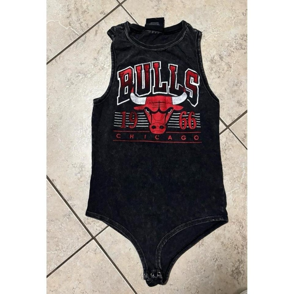 Chicago Bulls body suit size small‎